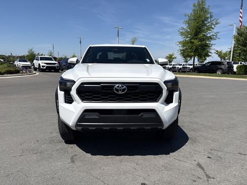 Used 2024 Toyota Tacoma TRD Off-Road image 3