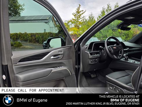Used 2024 Cadillac Escalade ESV Sport w/ LPO, ONYX Package AWD/4WD image 23