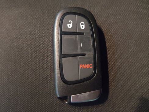 Used 2019 Jeep Cherokee Latitude Plus AWD/4WD image 32
