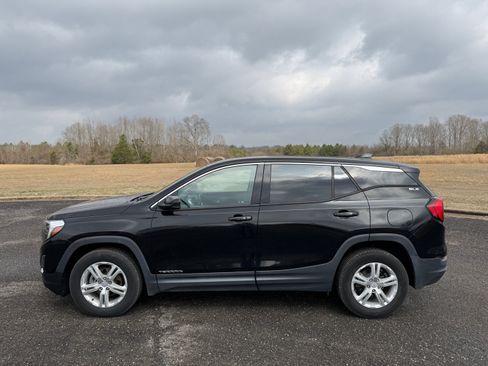Used 2020 GMC Terrain SLE image 2