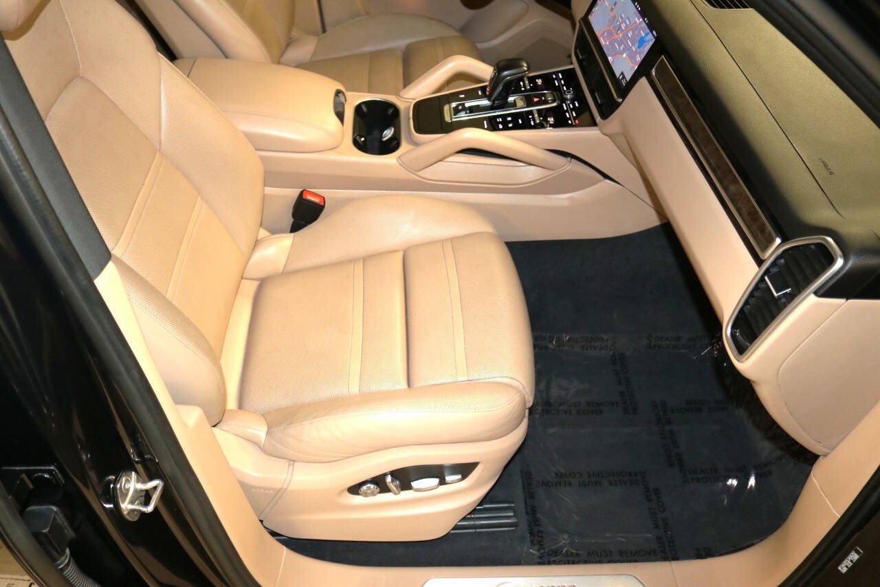 Used 2020 Porsche Cayenne Turbo AWD/4WD image 85