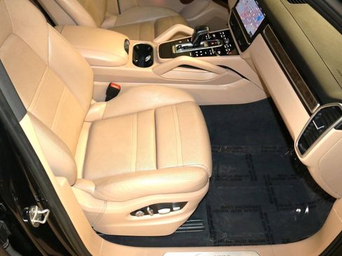 Used 2020 Porsche Cayenne Turbo AWD/4WD image 85