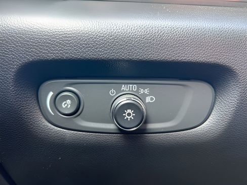 Used 2023 Chevrolet Traverse RS image 24