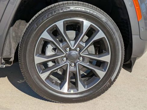 New 2025 Jeep Grand Cherokee Overland w/ Trailer Tow Package AWD/4WD image 12