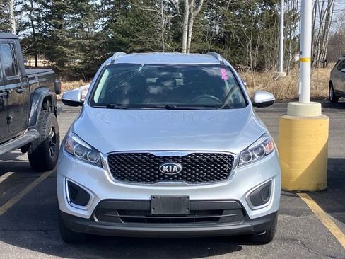 Used 2017 Kia Sorento LX AWD/4WD image 3