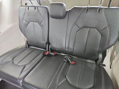 Used 2017 Chrysler Pacifica Touring-L Plus w/ Tire & Wheel Group FWD image 14