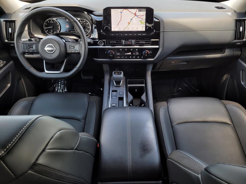 Used 2023 Nissan Pathfinder SL w/ Lighting Package (N92) FWD image 17
