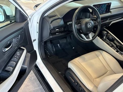 Used 2025 Honda Accord Touring image 11
