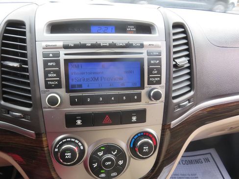 Used 2012 Hyundai Santa Fe GLS FWD image 17
