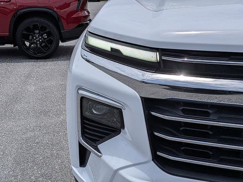 Certified 2025 Chevrolet Traverse LT FWD image 8