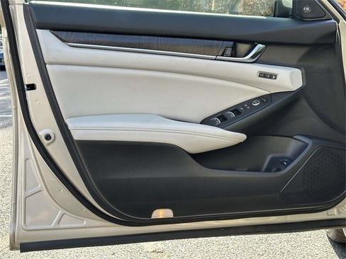 Used 2019 Honda Accord Touring image 14