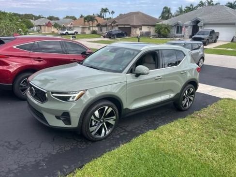 Used 2023 Volvo XC40 B5 Ultimate w/ Protection Package Premier AWD/4WD image 1