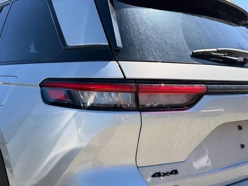 Used 2024 Jeep Grand Cherokee Altitude image 20