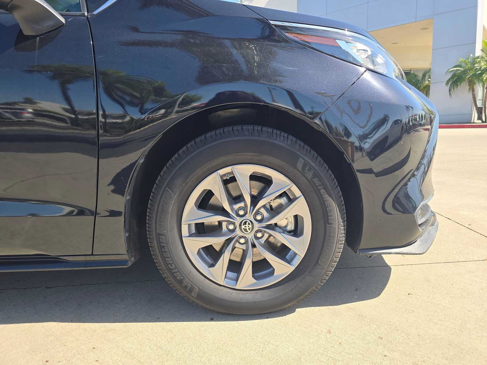 Certified 2023 Toyota Sienna LE FWD image 9
