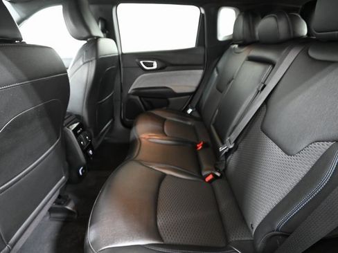 Used 2024 Jeep Compass Latitude image 8