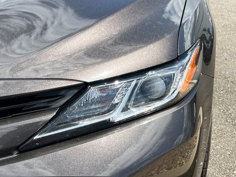 Used 2018 Toyota Camry LE FWD image 11