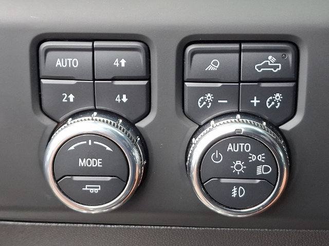 Used 2024 GMC Sierra 1500 AT4 w/ Technology Package AWD/4WD image 9
