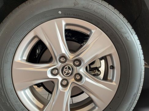 Certified 2025 Toyota RAV4 XLE FWD image 34
