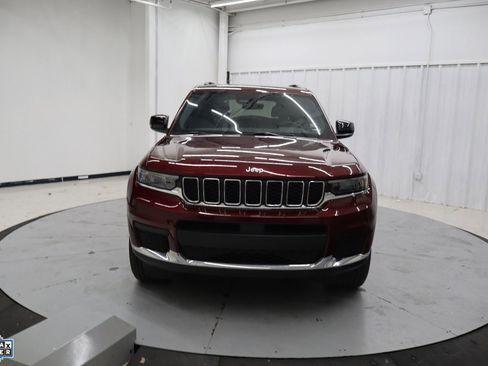 Used 2025 Jeep Grand Cherokee L Laredo RWD image 11
