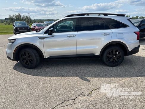 Used 2022 Kia Sorento S w/ Panoramic Sunroof Package AWD/4WD image 3