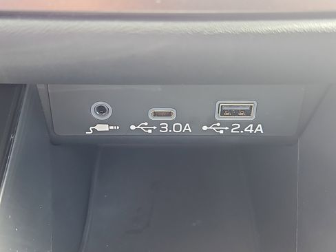 Certified 2025 Subaru Outback Premium image 9