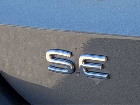 New 2026 Volkswagen Taos SE image 12