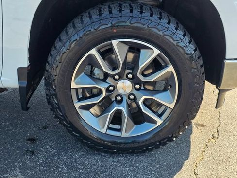 Used 2024 Chevrolet Silverado 1500 LT AWD/4WD image 17