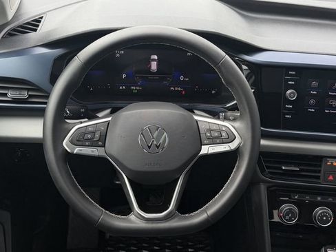 Used 2023 Volkswagen Taos SE w/ Panoramic Sunroof Package FWD image 11