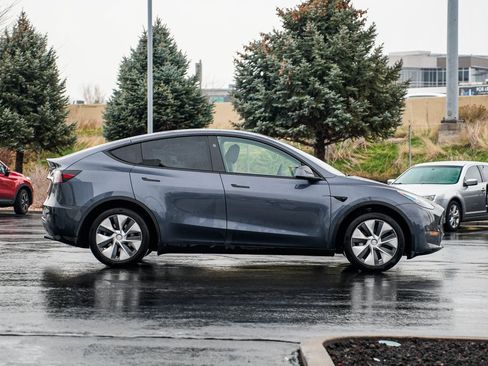 Used 2023 Tesla Model Y Long Range image 4