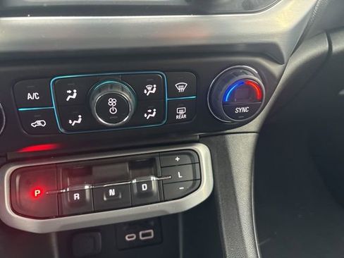 Used 2023 GMC Acadia SLT image 37