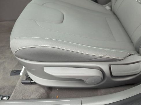 Used 2024 Hyundai Elantra SEL image 30