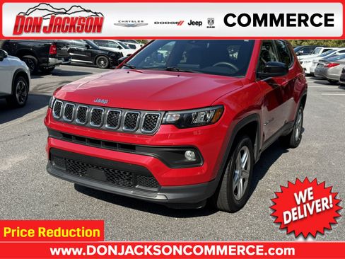 Used 2024 Jeep Compass Latitude AWD/4WD image 1
