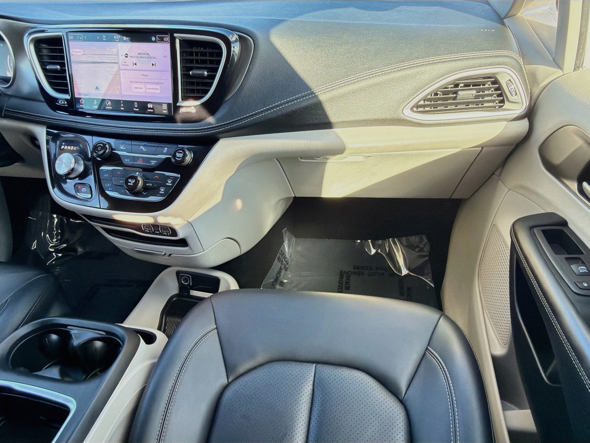 Used 2024 Chrysler Pacifica Limited FWD image 18