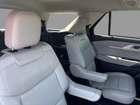 Certified 2025 Ford Explorer Active w/ Active Comfort Package AWD/4WD image 10
