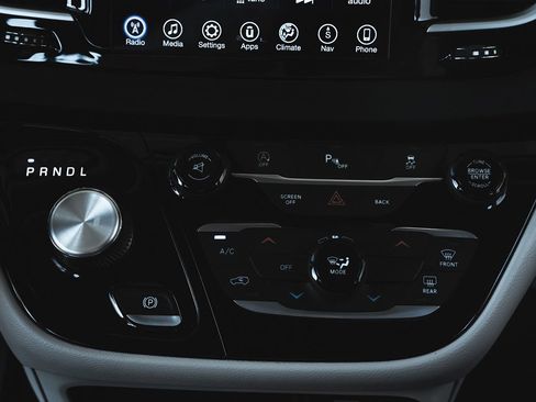 Used 2017 Chrysler Pacifica Touring image 26