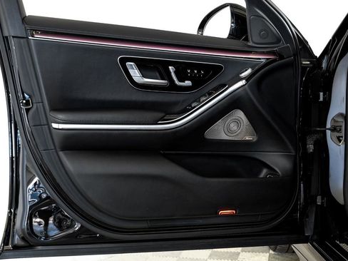 Used 2022 Mercedes-Benz S 580 4MATIC Sedan w/ AMG Line Package image 38