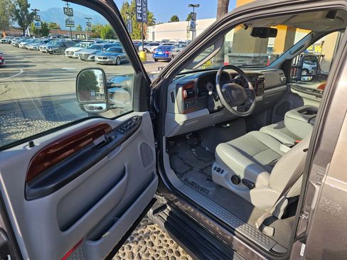 Used 2006 Ford F250 XL AWD/4WD image 9