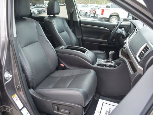 Used 2019 Toyota Highlander Limited image 23