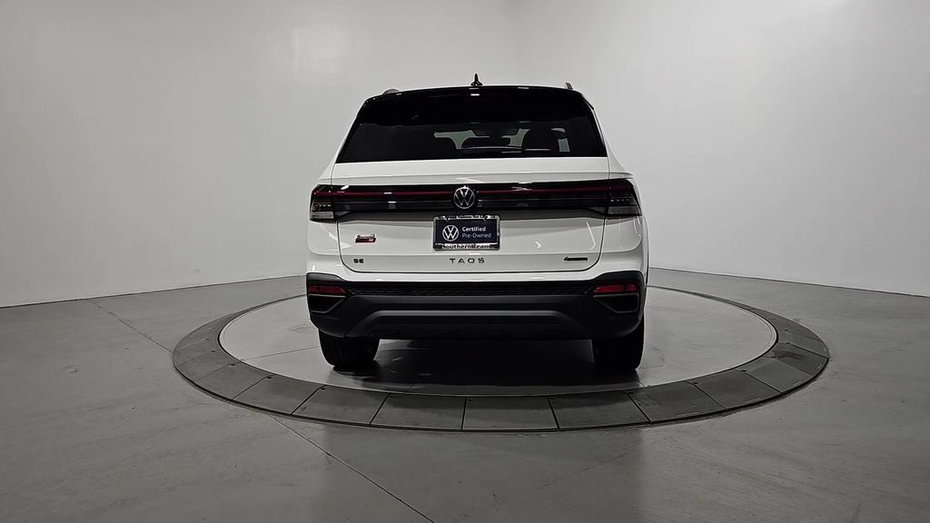 Certified 2026 Volkswagen Taos SE AWD/4WD image 4