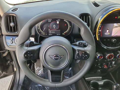 Used 2024 MINI Cooper Countryman S w/ Premium Package FWD image 16