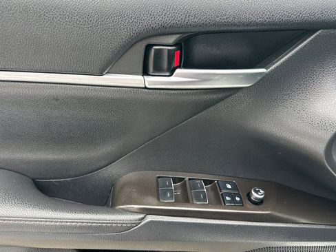 Used 2022 Toyota Camry XSE FWD image 11