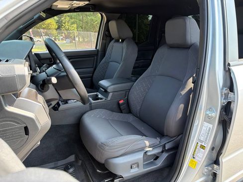 Used 2025 Toyota Tacoma SR5 AWD/4WD image 18