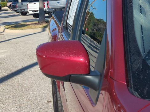 Used 2024 Nissan Frontier SL image 11