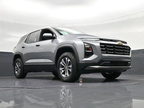 Used 2025 Chevrolet Equinox LT w/ Safety and Technology Package FWD image 32