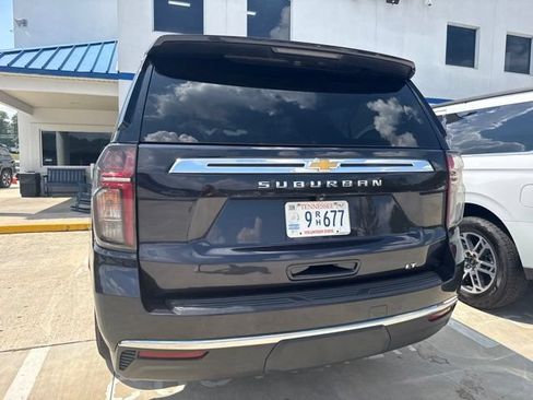 Used 2023 Chevrolet Suburban LT RWD image 21