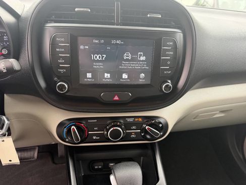 Used 2020 Kia Soul LX image 9