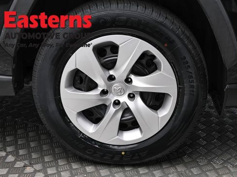 Used 2021 Toyota RAV4 LE image 30