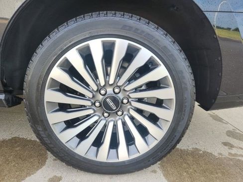 Used 2019 Lincoln Navigator Reserve AWD/4WD image 7