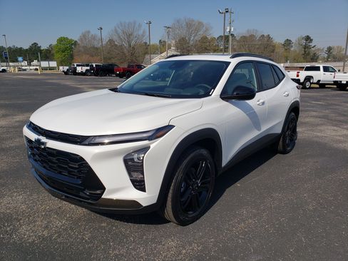 New 2026 Chevrolet Trax ACTIV image 2