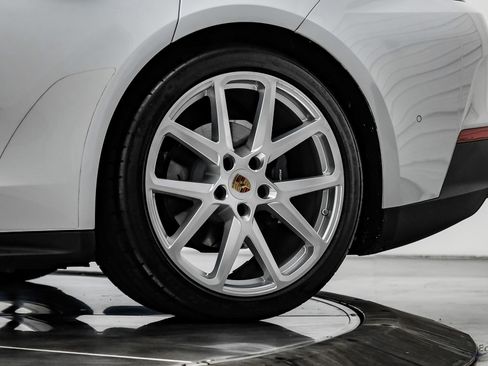 Used 2025 Porsche Panamera w/ Premium Package image 91